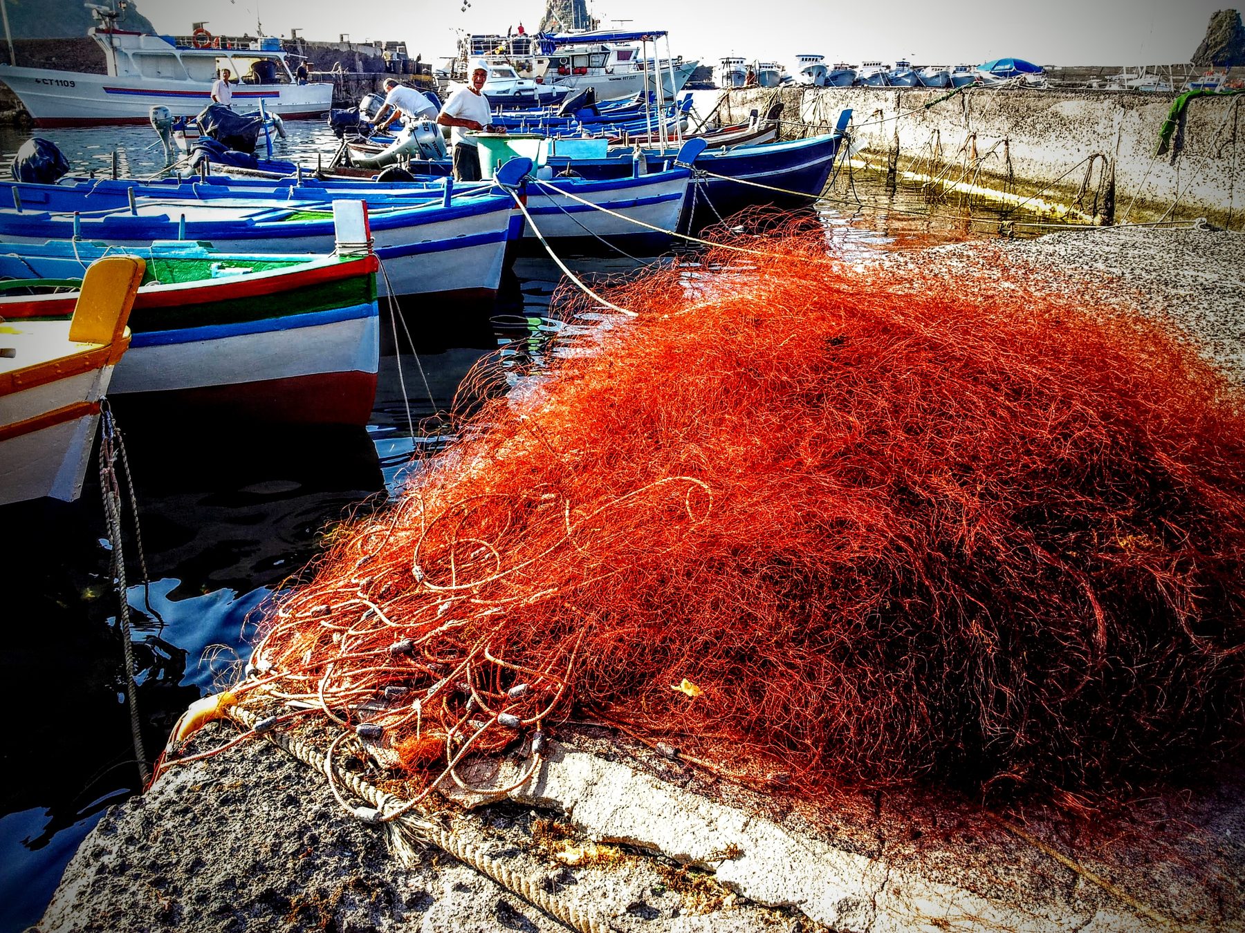 Rete da pesca nel porto di Aci Trezza